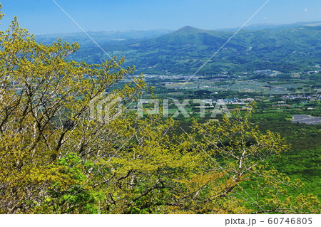 春 岩手山登山道からの風景 姫神山遠景 春 岩手山登山道からの風景 姫神山遠景 60746805