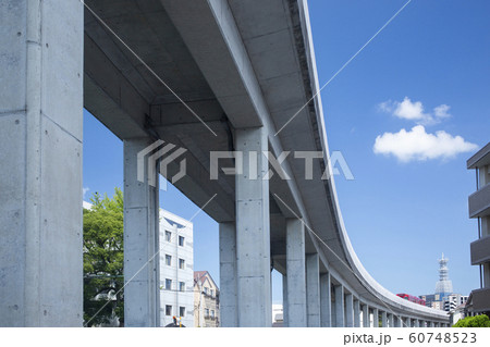 高架と列車 60748523