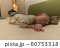 眠る赤ちゃん 60753318