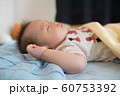 お昼寝する赤ちゃん 60753392