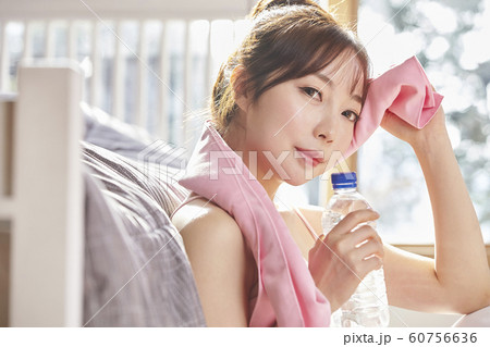 水 女性 女 60756636