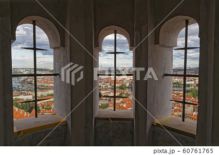 プラハの街並み　聖ヴィート大聖堂より 60761765