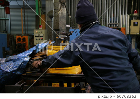 ハードクロームメッキ作業 60763262