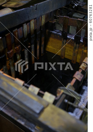 メッキ槽の中の様子 60763281