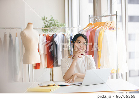服飾 アパレル ファッション 女性 60766569