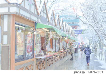 雪が降るミュンヘンクリスマス市 雪が降るミュンヘンクリスマス市 60767001