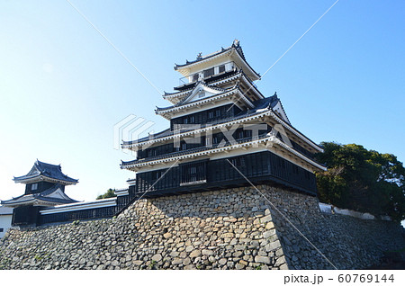 中津城の「模擬天守(右)」と「復興櫓(左)」（大分県中津市二ノ丁） 60769144