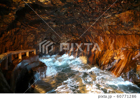 【三段壁 洞窟】 和歌山県西牟婁郡白浜町 60771286
