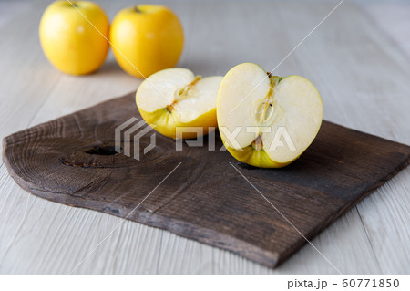 果物 黄色いりんご シナノゴールド 産地:長野県 果物 黄色いりんご シナノゴールド 産地:長野県 60771850