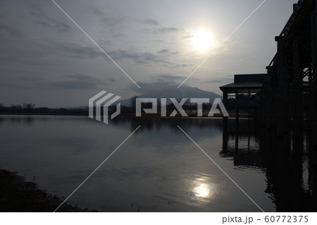 岩木山と鶴の舞橋 60772375