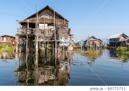 インレー湖 60772751