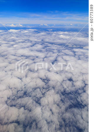 飛行機から見た雲 60775389