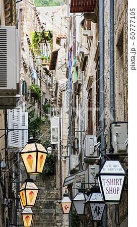 Narrow path with stairs in old town - Dubrovnik, Croatia Narrow path with stairs in old town - Dubrovnik, Croatia 60777105