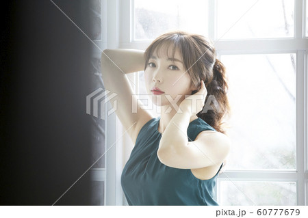 朝 女性 女 60777679