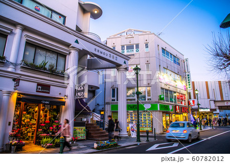 日本の横浜都市景観 大倉山駅や「ギリシャ風」商店街・大倉山エルム通りなどを望む 60782012
