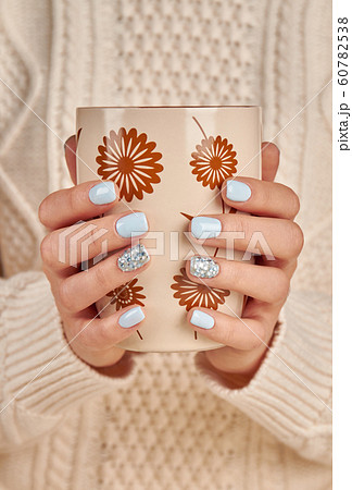 Delicate spring manicure. Delicate spring manicure. 60782538