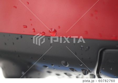 洗車　車の水滴 60782760