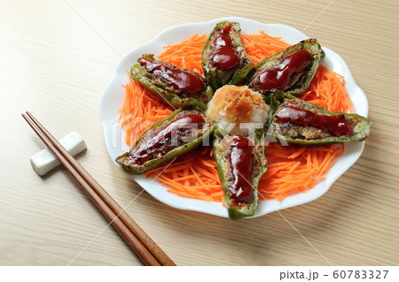 目で見て楽しむピーマンの肉詰め 60783327