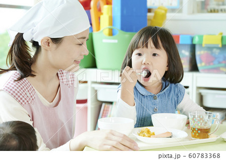 保育園　給食　子供 60783368