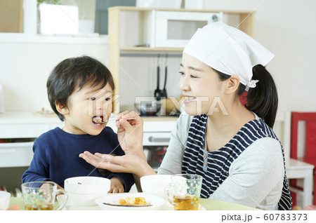 保育園　給食　子供 60783373