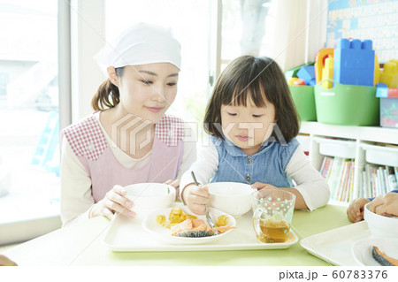 保育園　給食　子供 60783376