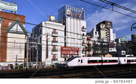 日本の東京都市景観 鶯谷のホテル街を望む 日本の東京都市景観 鶯谷のホテル街を望む 60783497