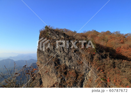 秋の 妙義山 表妙義縦走 の 大のぞき からの風景 60787672