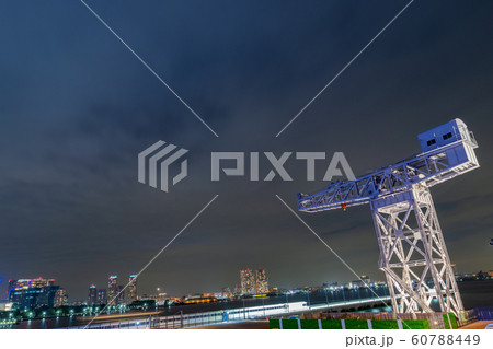 横浜みなとみらい　ハンマーヘッドクレーンと夜景 60788449