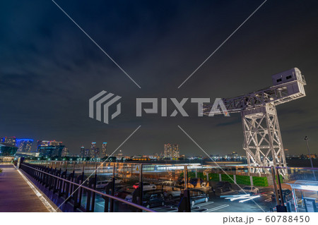 横浜みなとみらい　ハンマーヘッドクレーンと夜景 60788450