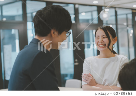 働く仲間 笑顔 働く仲間 笑顔 60789363