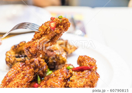 fried chicken with spicy sauce 60790815