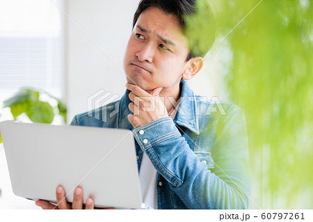 男性 カジュアルビジネス ノートパソコン 男性 カジュアルビジネス ノートパソコン 60797261