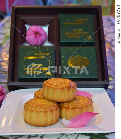 Chinese style traditional moon cake Chinese style traditional moon cake 60798338