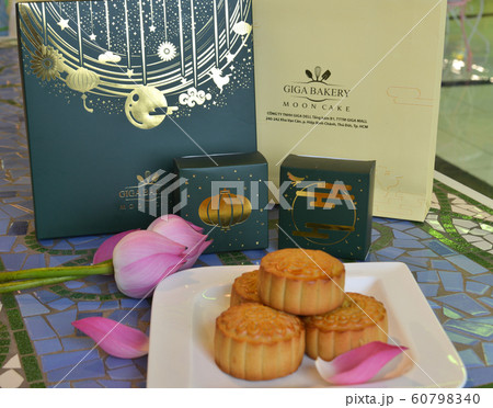 Chinese style traditional moon cake 60798340