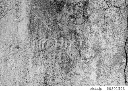 Wall fragment with scratches and cracks 60801598