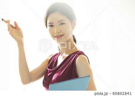 女性　ビジネス　講師 60802841