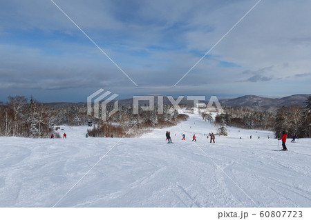 札幌国際スキー場のウッディーコース下部 60807723