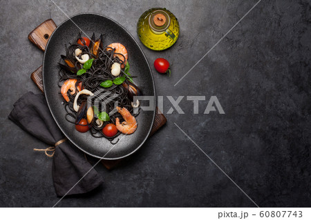 Black spaghetti pasta 60807743