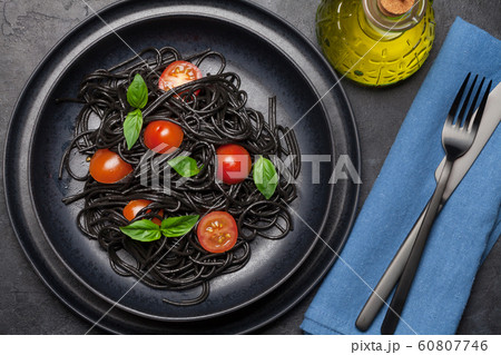 Black seafood spaghetti pasta 60807746