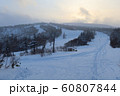 札幌国際スキー場 夕方のウッディーコース(正面) 60807844