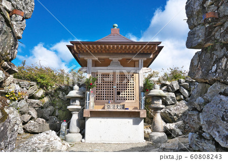 【生石高原 (笠石の祠)】 和歌山県海草郡紀美野町中田 【生石高原 (笠石の祠)】 和歌山県海草郡紀美野町中田 60808243