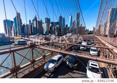 《ニューヨーク》マンハッタンの摩天楼・ブルックリンブリッジ 60812546