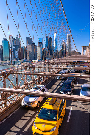 《ニューヨーク》マンハッタンの摩天楼・ブルックリンブリッジ 60812572