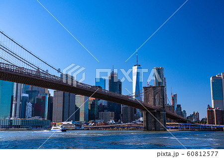 《ニューヨーク》マンハッタンの摩天楼・ブルックリンブリッジ 60812577