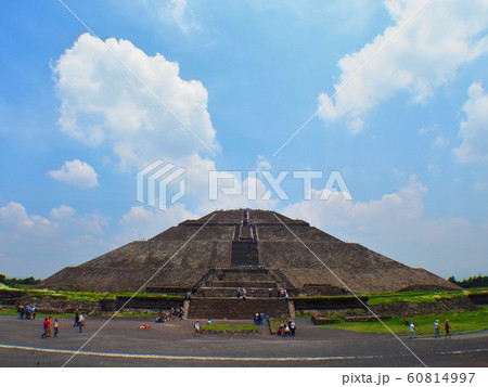 ＜メキシコ＞ティオティワカン　太陽のピラミッド 60814997