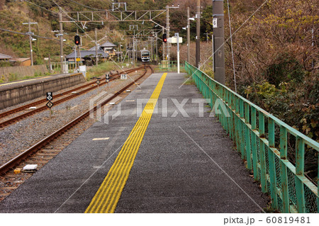 内房線竹岡駅に入線する下り電車(1) 内房線竹岡駅に入線する下り電車(1) 60819481