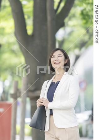 20代 ビジネスウーマン 20代 ビジネスウーマン 60819682