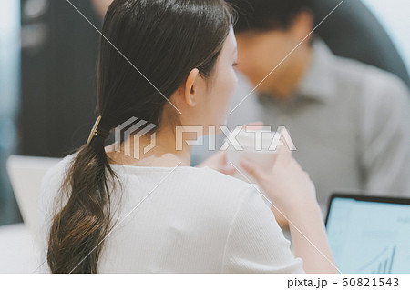働く女性 働く女性 60821543