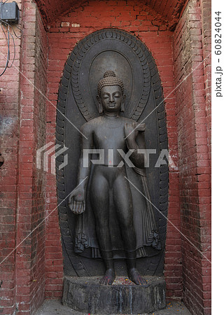 golden Buddha statue golden Buddha statue 60824044