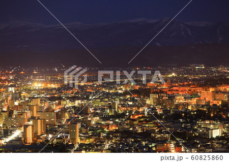 岩手山と盛岡市街の夜景 60825860